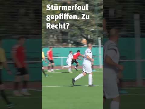 Stürmerfoul gepfiffen 🤔 Zu Recht oder harte Entscheidung? #kreisklasse #erzgebirge #fußball #schiri